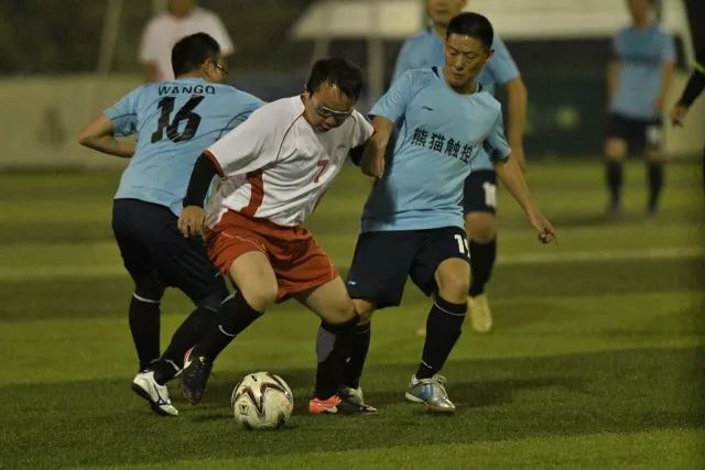 意甲-约维奇处子球 AC米兰3-1弗罗西诺内